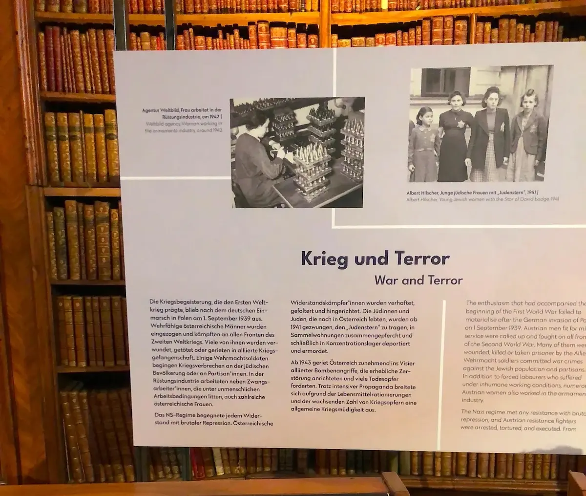 Exposición «Un siglo en imágenes. Austria, 1925-2025», panel «Guerra y terror»