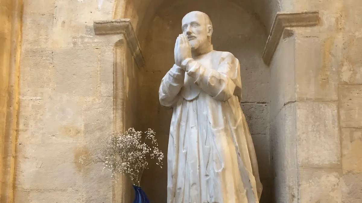 Estatua orante de Miguel Molsos en la catedral de Orihuela