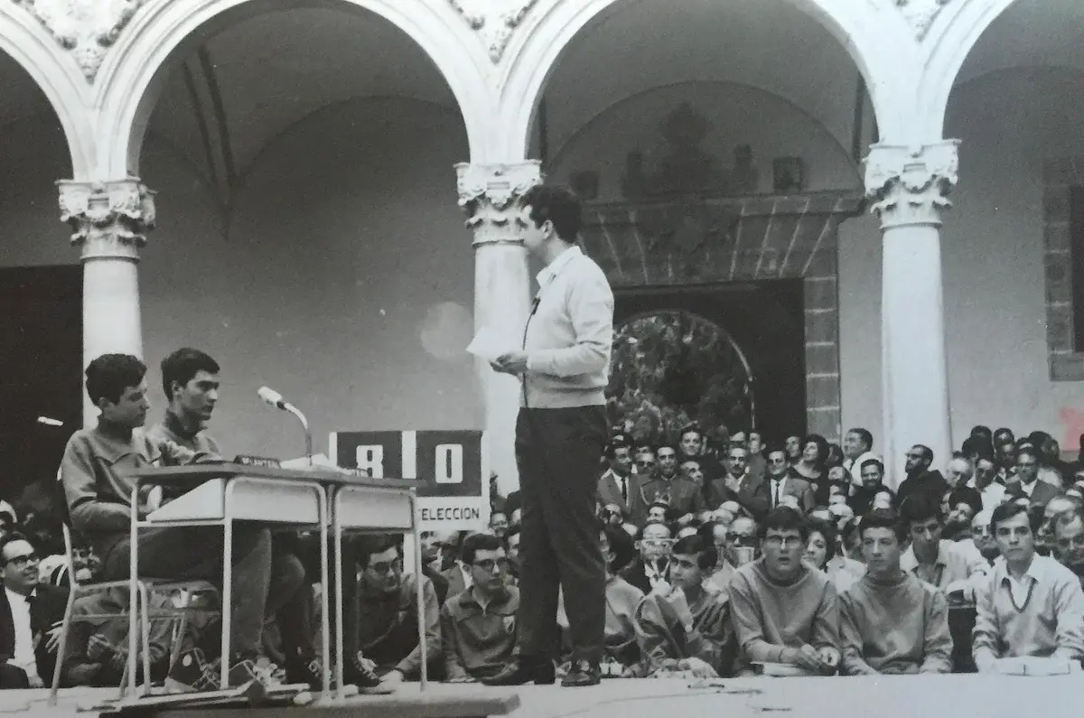 Claustro del Colegio Santo Domingo de Orihuela. Competición homenaje al equipo ganador, el día 18 de junio de 1966